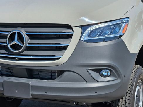New 2025 Mercedes-Benz Sprinter 2500 image 9