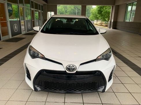 Used 2019 Toyota Corolla SE FWD image 2