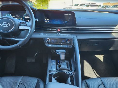 Certified 2024 Hyundai Elantra Limited image 17