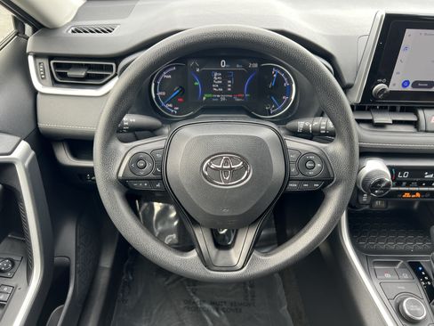 Used 2025 Toyota RAV4 XLE AWD/4WD image 25
