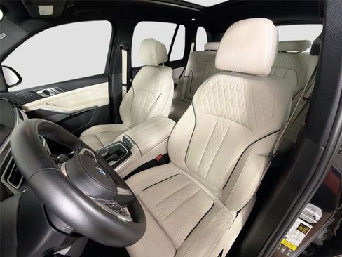 Used 2021 BMW X5 M50i AWD/4WD image 21