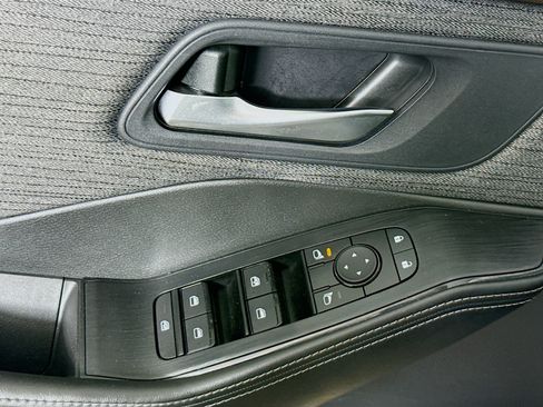 Used 2023 Nissan Rogue SV FWD image 20