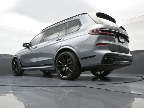 Used 2025 BMW X7 M60i image 29