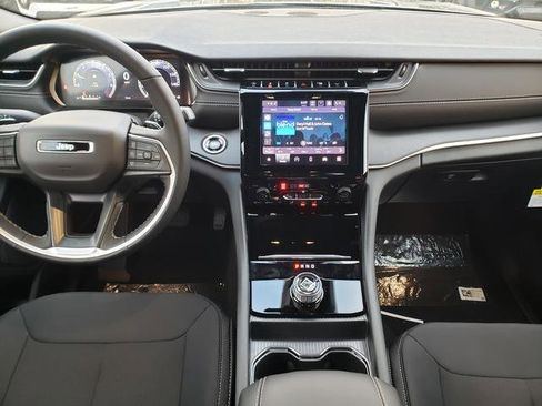 New 2025 Jeep Grand Cherokee 4WD image 8