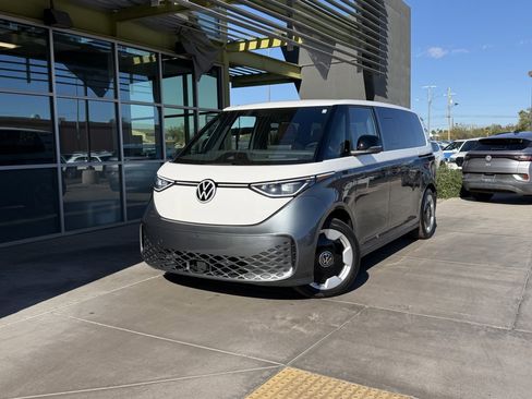 Used 2025 Volkswagen ID. Buzz Pro S Plus image 2