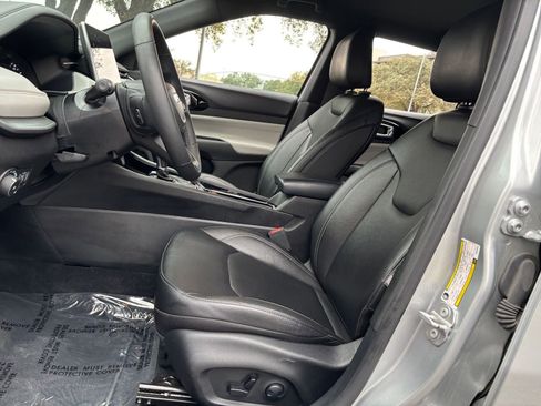 Used 2025 Jeep Compass Limited image 22