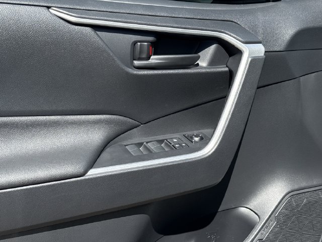 Used 2025 Toyota RAV4 LE AWD/4WD image 25