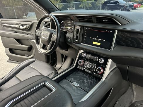 Used 2023 GMC Yukon Denali w/ Denali Reserve Package image 18