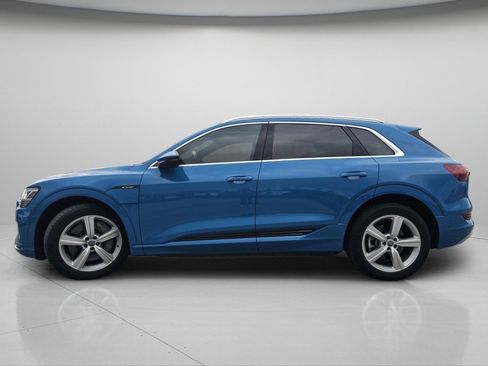 Used 2019 Audi e-tron Prestige w/ Prestige Package image 21