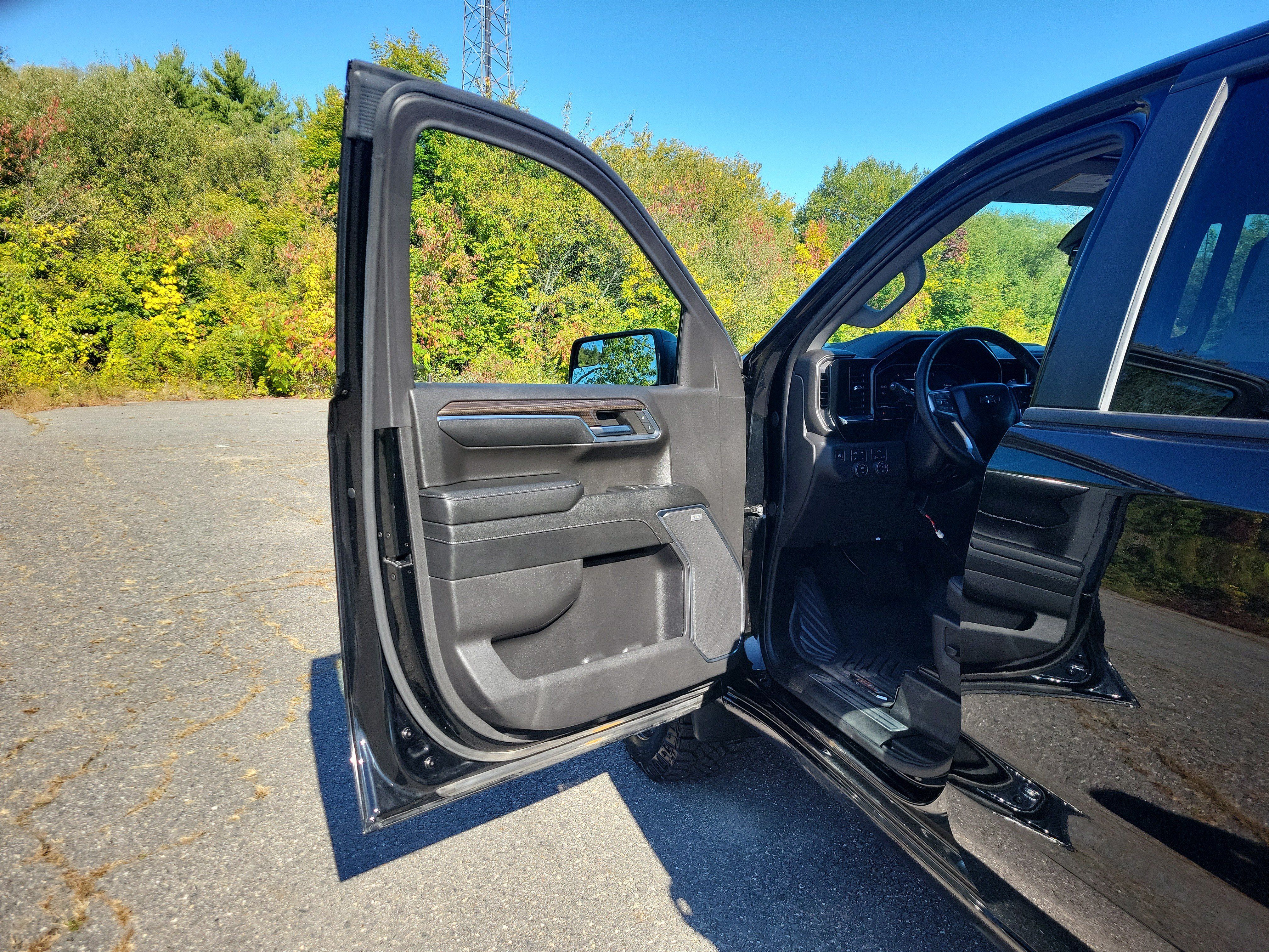 Used 2024 Chevrolet Silverado 1500 LT Trail Boss w/ Convenience Package II AWD/4WD image 15