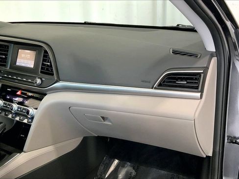 Used 2020 Hyundai Elantra SE FWD image 16