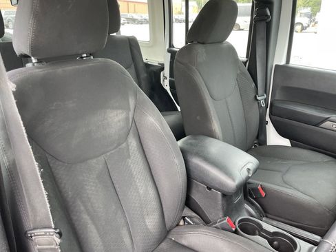Used 2016 Jeep Wrangler Unlimited Sport image 14