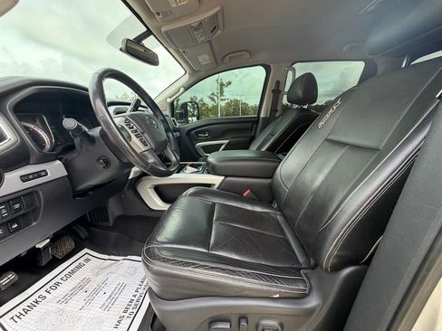 Used 2018 Nissan Titan PRO-4X w/ Pro-4x Convenience Package AWD/4WD image 13
