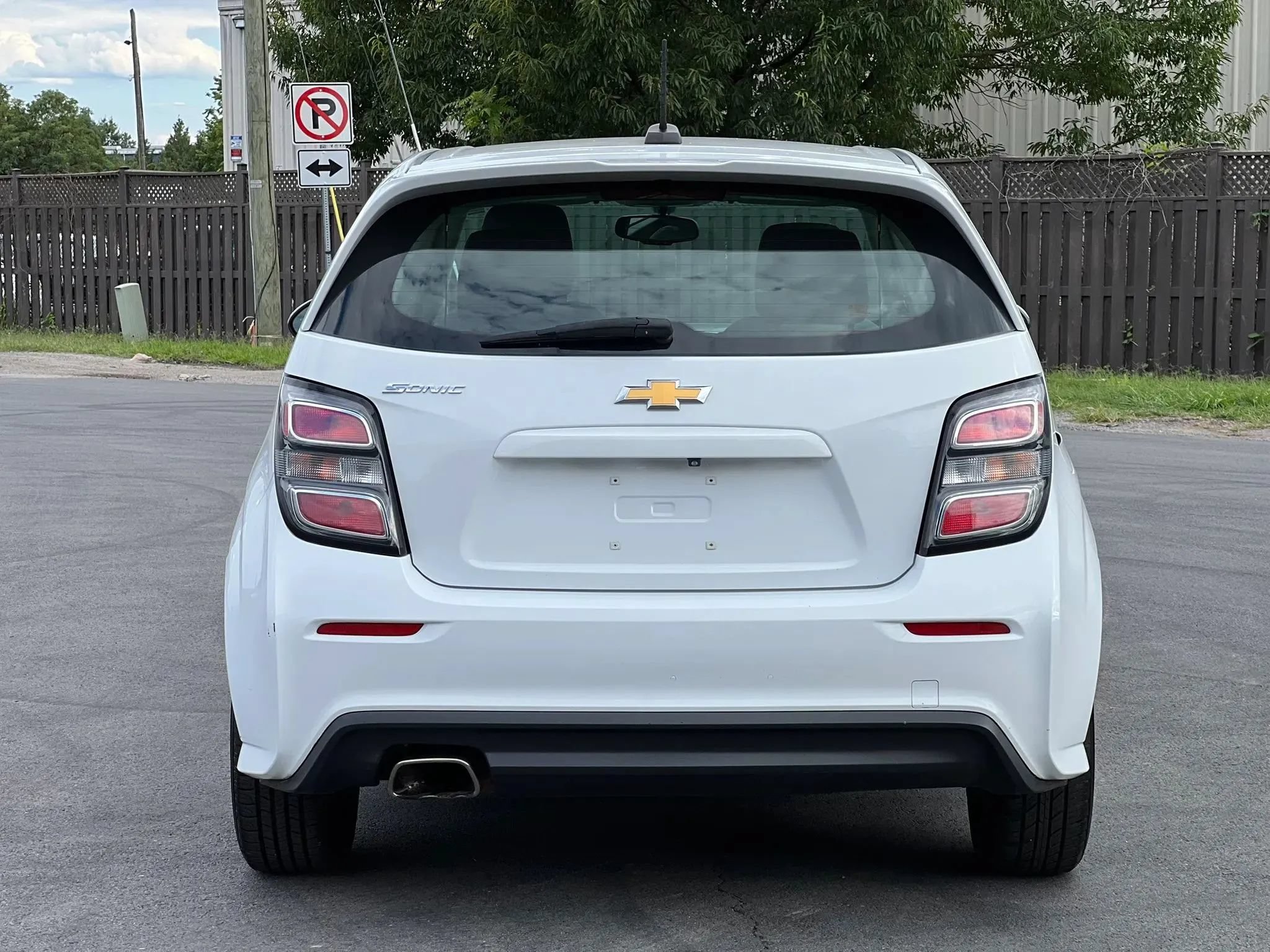 Used 2017 Chevrolet Sonic LT FWD image 4