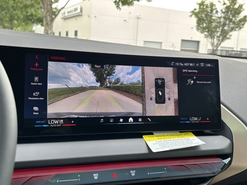 Used 2025 BMW X3 xDrive30i w/ Premium Package image 26