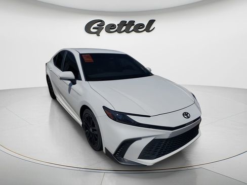 Used 2025 Toyota Camry SE FWD image 2