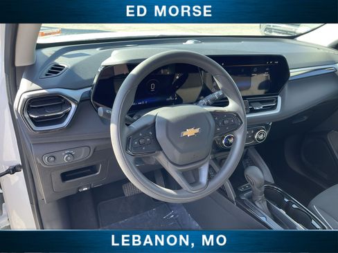 Used 2024 Chevrolet TrailBlazer LT AWD/4WD image 32