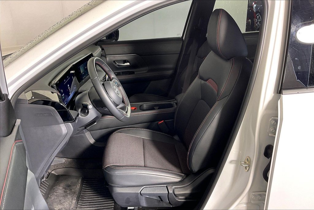 Used 2025 Nissan Kicks SR FWD image 29