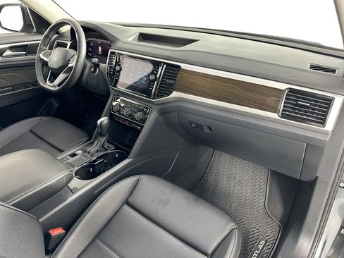 Used 2023 Volkswagen Atlas SE image 30