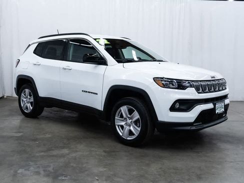 Used 2022 Jeep Compass Latitude w/ Convenience Group AWD/4WD image 1