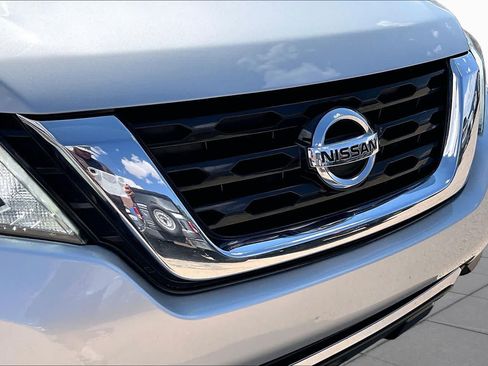 Used 2020 Nissan Pathfinder S FWD image 28