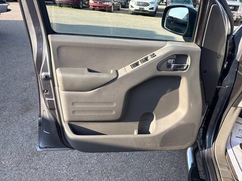Used 2017 Nissan Frontier SV AWD/4WD image 7