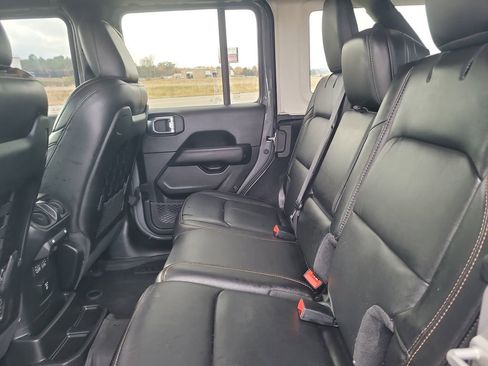 Used 2022 Jeep Wrangler Unlimited Rubicon w/ Xtreme Recon 35" Tire Package image 23