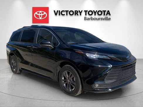 Used 2024 Toyota Sienna XLE Woodland Edition AWD/4WD image 5