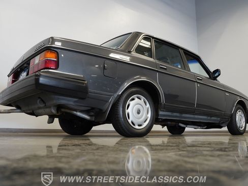 Used 1988 Volvo 240 Sedan RWD image 30