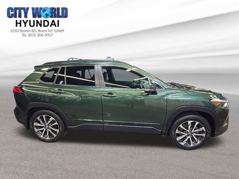 Used 2024 Toyota Corolla Cross XLE w/ Convenience Package image 6