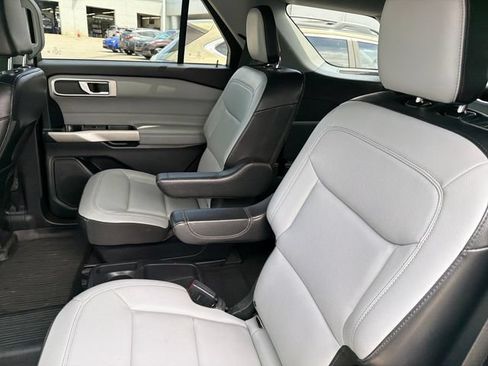 Used 2021 Ford Explorer XLT w/ Equipment Group 202A AWD/4WD image 19