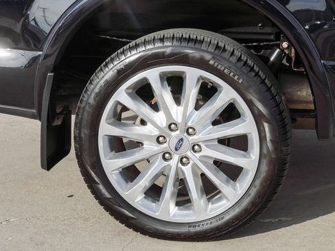 Used 2019 Ford F150 Limited image 11