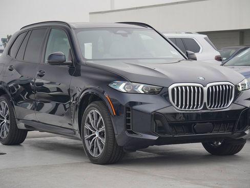 Used 2026 BMW X5 xDrive40i w/ M Sport Package image 3