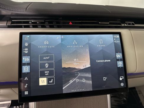 Used 2024 Land Rover Range Rover Long Wheelbase SE image 25