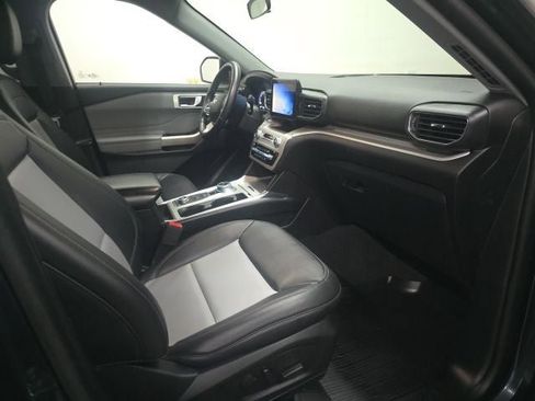 Certified 2023 Ford Explorer XLT w/ Equipment Group 202A AWD/4WD image 4