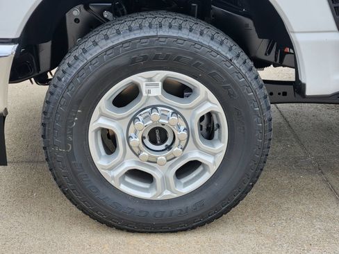 New 2026 Ford F250 XLT w/ FX4 Off-Road Package AWD/4WD image 12