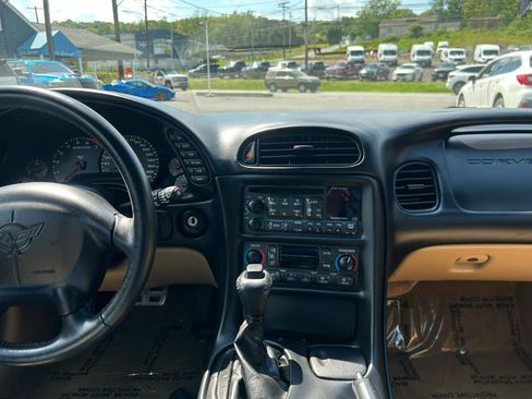 Used 2004 Chevrolet Corvette Coupe w/ Preferred Equipment Group RWD image 22