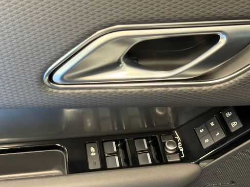 Used 2023 Land Rover Range Rover Velar S AWD/4WD image 14