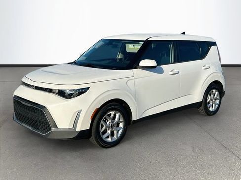 Used 2024 Kia Soul LX w/ Option Group 015 FWD image 3