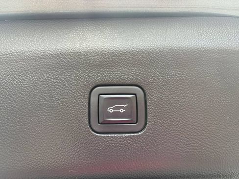 Used 2023 Buick Enclave Essence FWD image 18