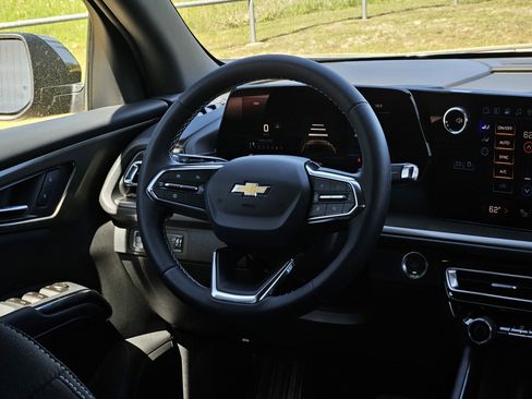New 2026 Chevrolet Traverse LT w/ Sun and Wheel Package FWD image 13