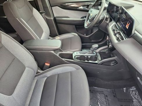 Used 2024 Chevrolet TrailBlazer LT w/ LT Cold Weather Package FWD image 20
