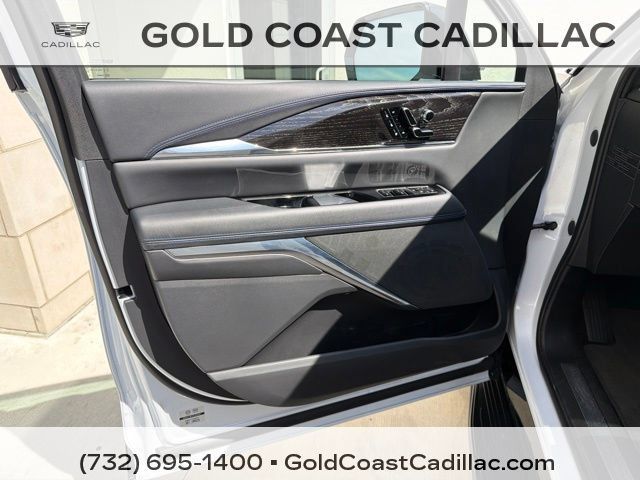Used 2026 Cadillac Escalade IQL Sport 1 w/ LPO, ONYX Package AWD/4WD image 25