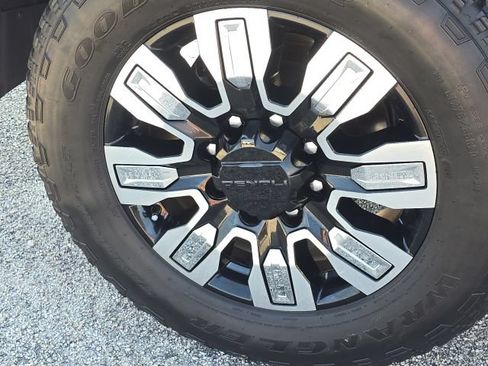 Used 2025 GMC Sierra 2500 Denali AWD/4WD image 12