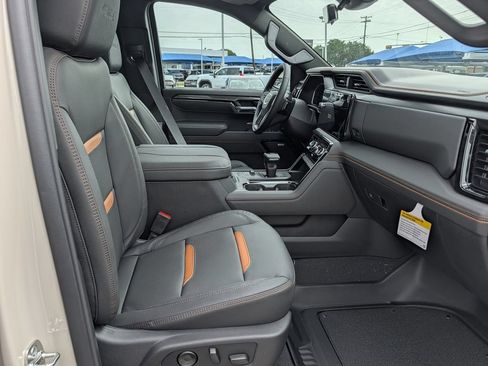 New 2026 GMC Sierra 1500 AT4 w/ AT4 Premium Package AWD/4WD image 29