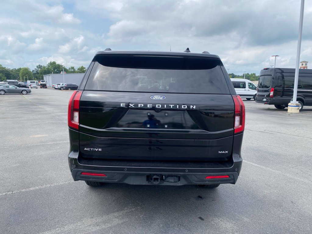 Used 2025 Ford Expedition Max Active AWD/4WD image 6