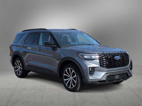 Used 2026 Ford Explorer ST-Line image 2