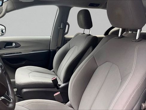 Used 2017 Chrysler Pacifica Touring image 20