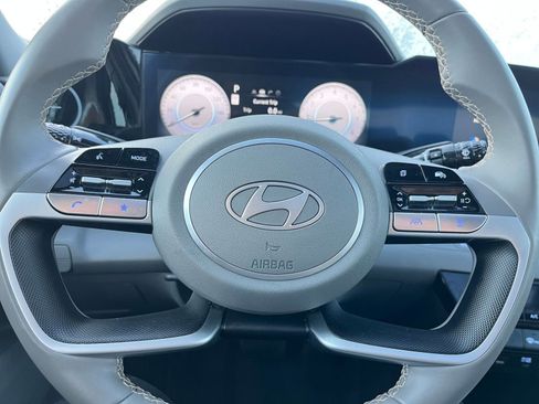 Used 2025 Hyundai Elantra SEL image 25