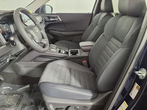 New 2025 Mitsubishi Outlander SE image 19